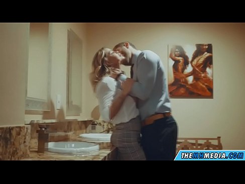 ❤️ Коли грудаста блондинка спокушає вас у громадському туалеті Секс-відео на порно uk.oldsex.ru ❌️❤